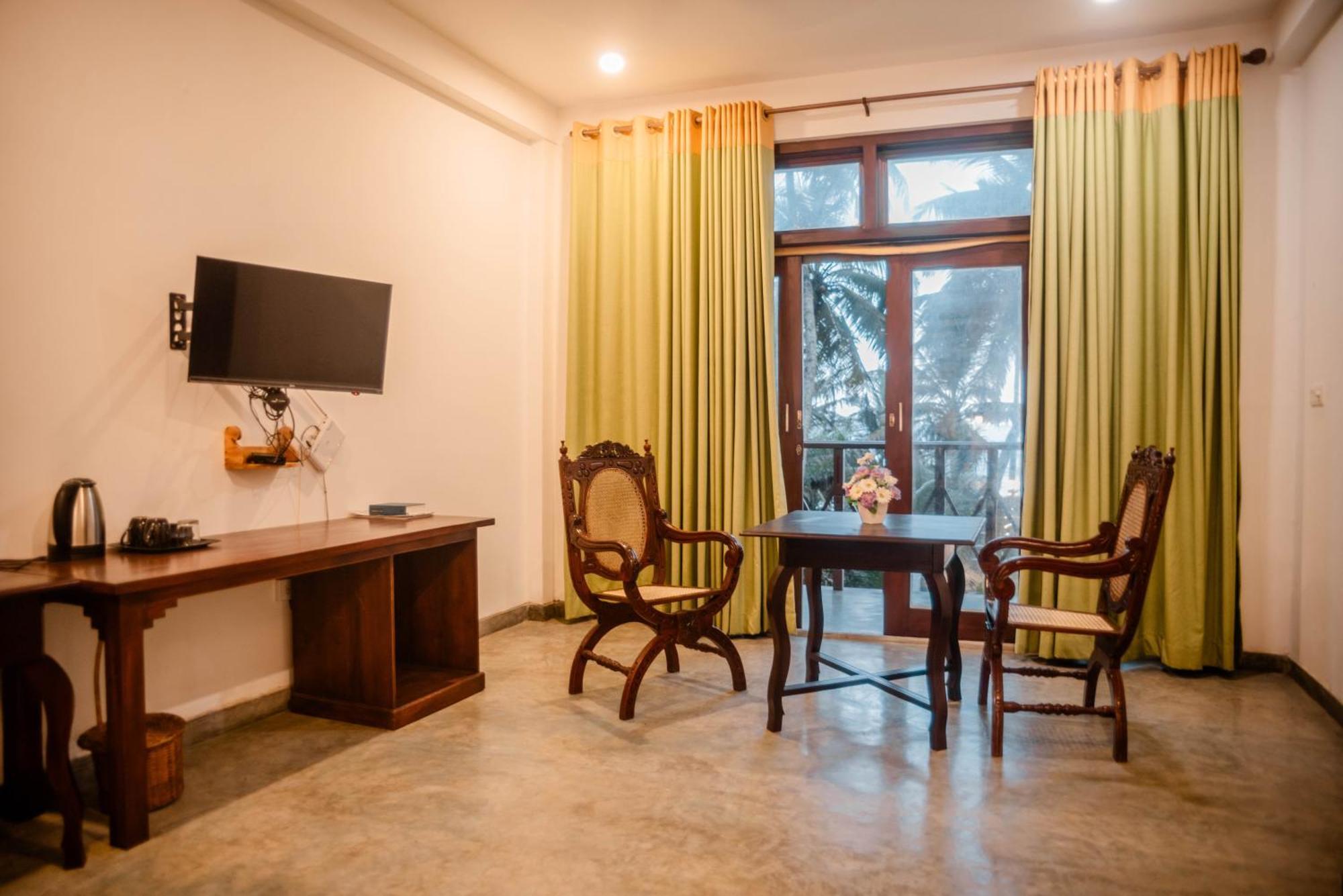Hotel Sea Trails Bentota Extérieur photo