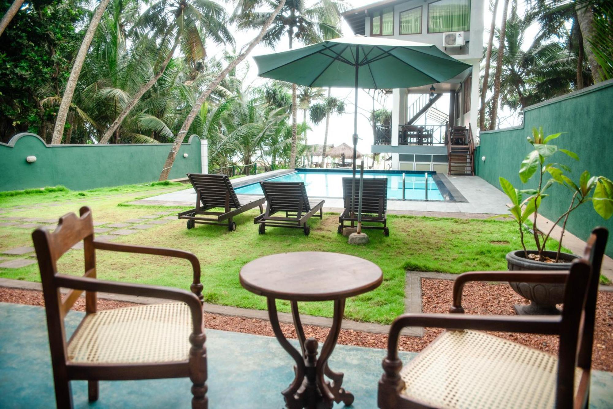 Hotel Sea Trails Bentota Extérieur photo