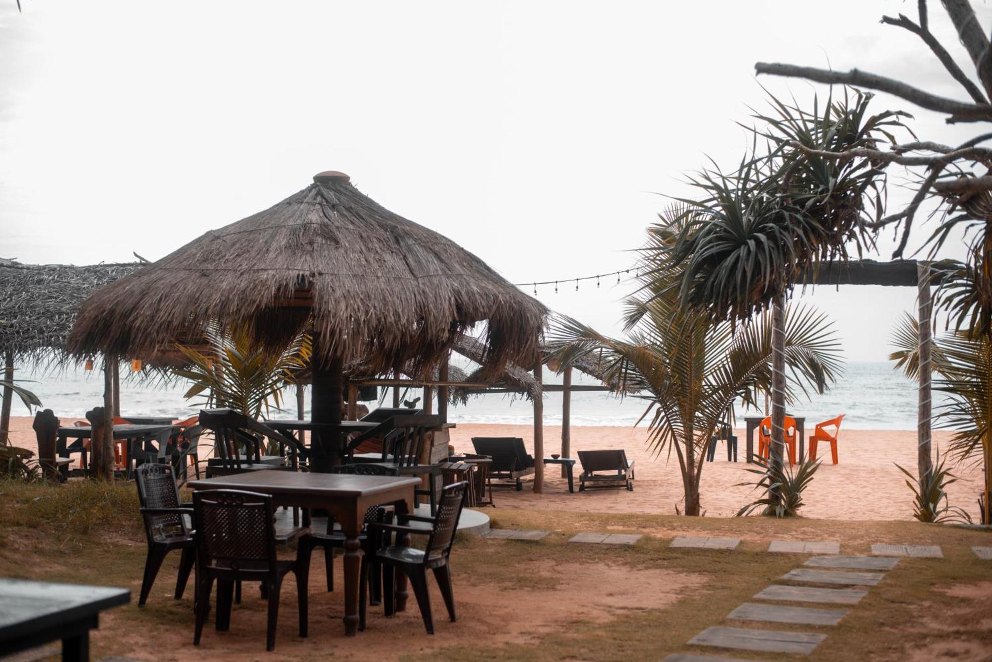 Hotel Sea Trails Bentota Extérieur photo