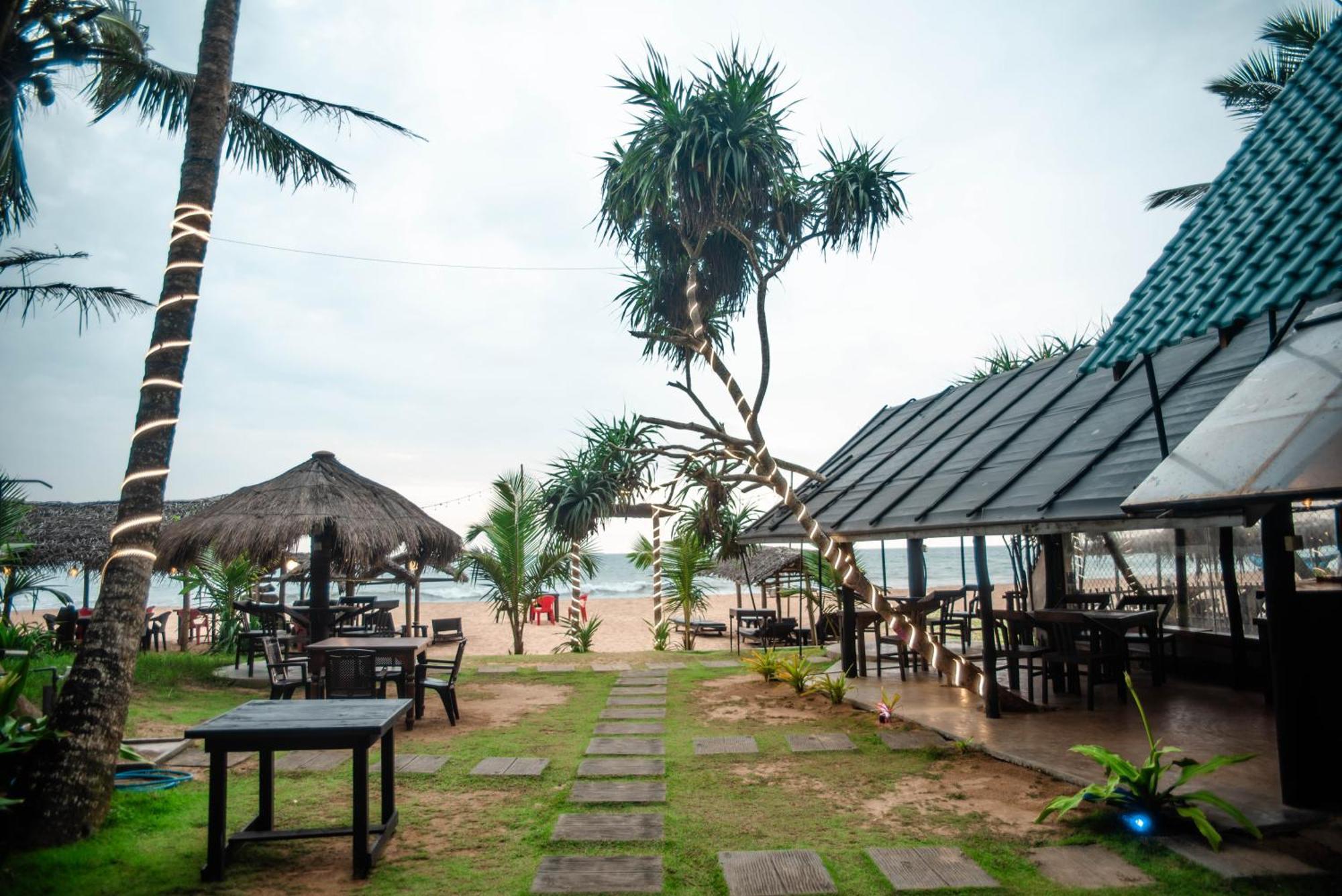 Hotel Sea Trails Bentota Extérieur photo