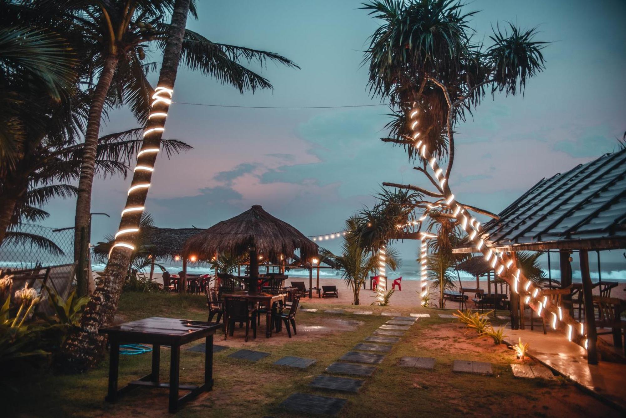 Hotel Sea Trails Bentota Extérieur photo